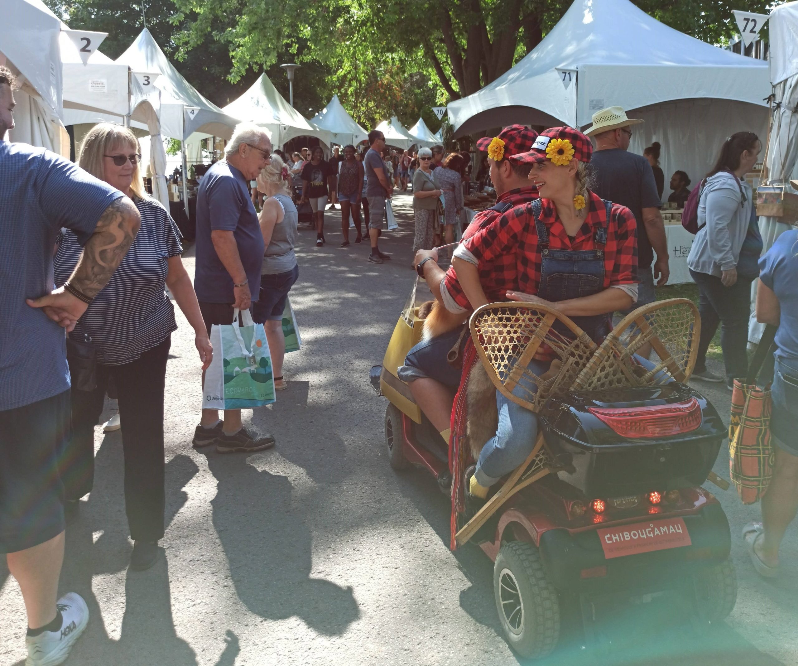 Fusion innovante entre arts traditionnels et technologies dans les spectacles de cirque et d'animation