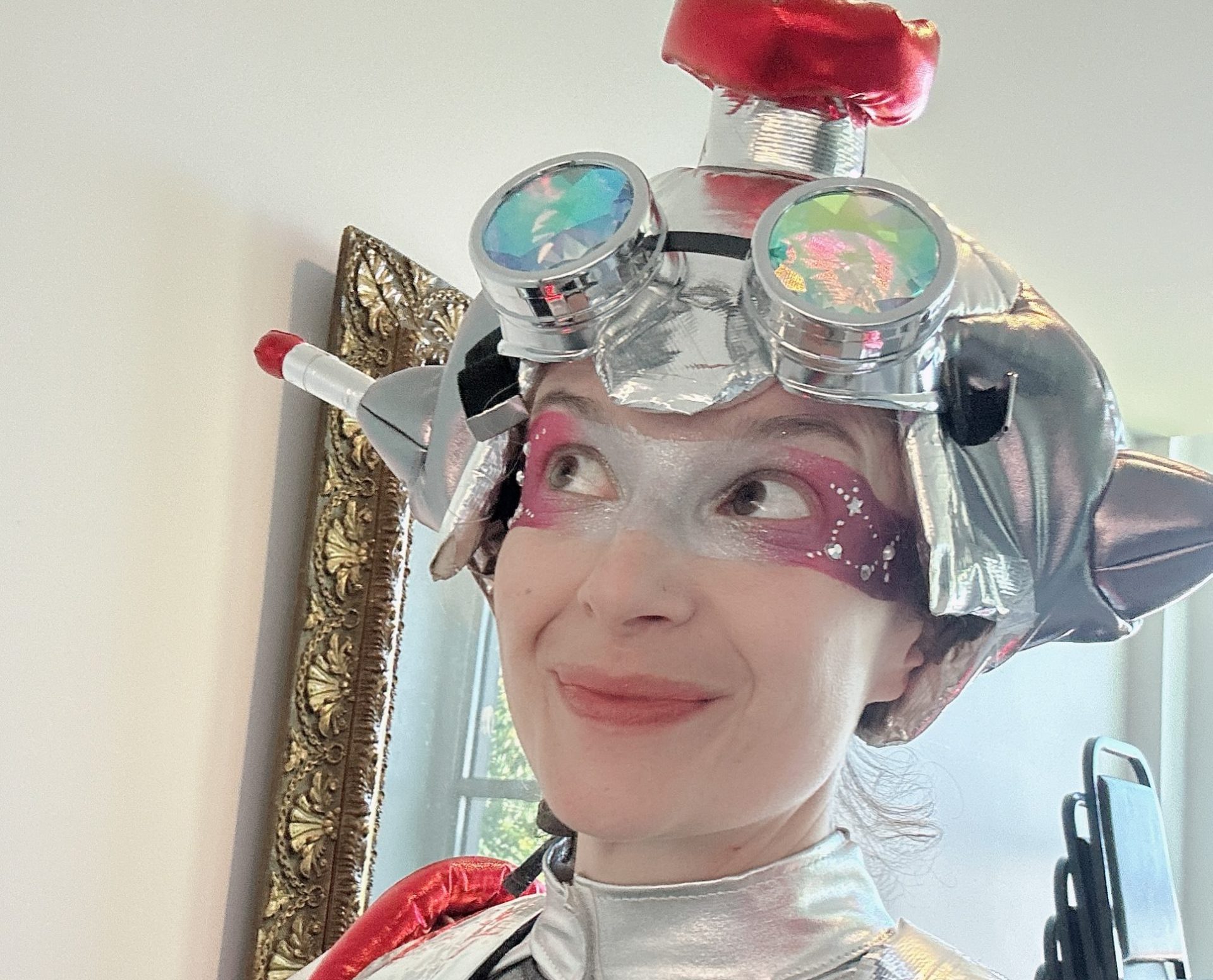 GiGi Jupiter, l’agent le plus loufoque de l’univers, voyage à travers l’espace et le temps à la poursuite des bandits du temps internationaux.